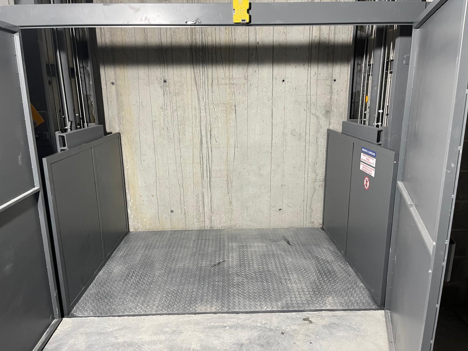 Monta cargas dupla coluna Vassalo Indústria