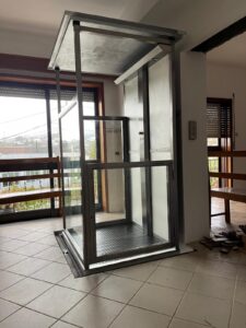 Plataforma sobe escadas Vassalo Indústria