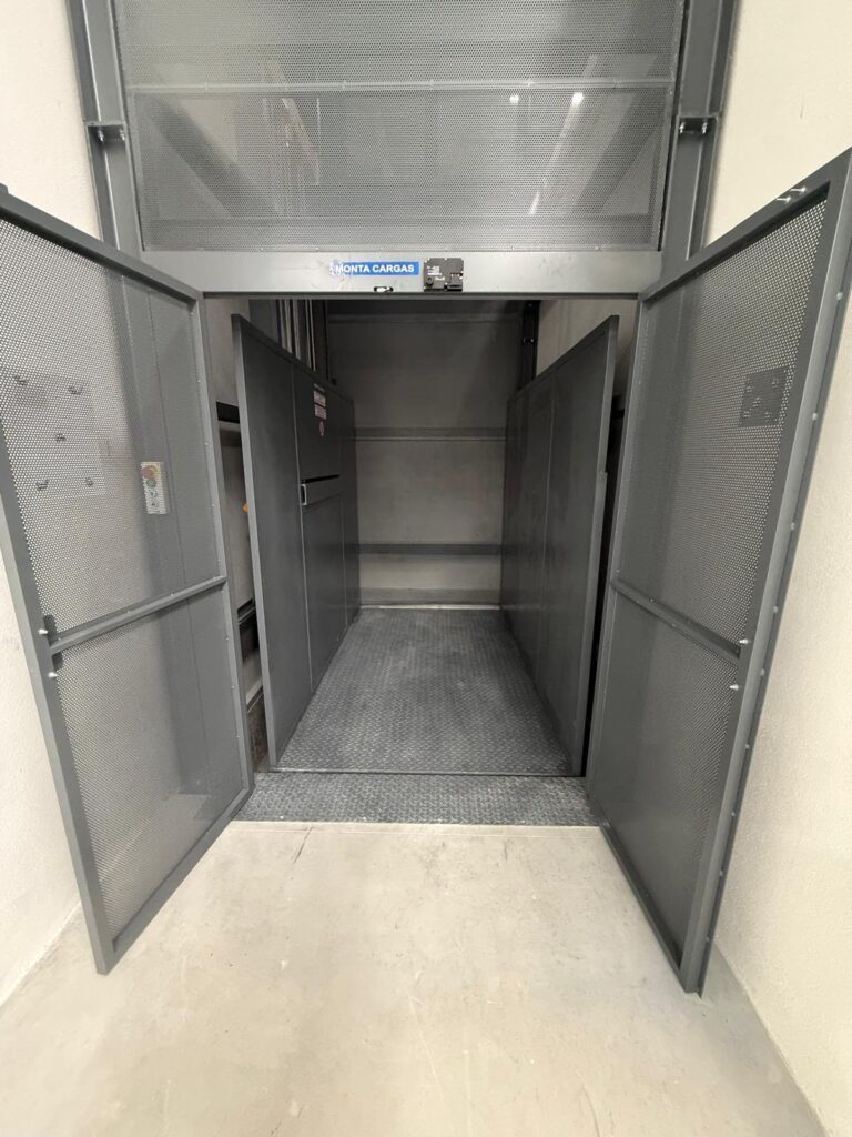 Monta-cargas-industrial-de-1000kg-Braga6