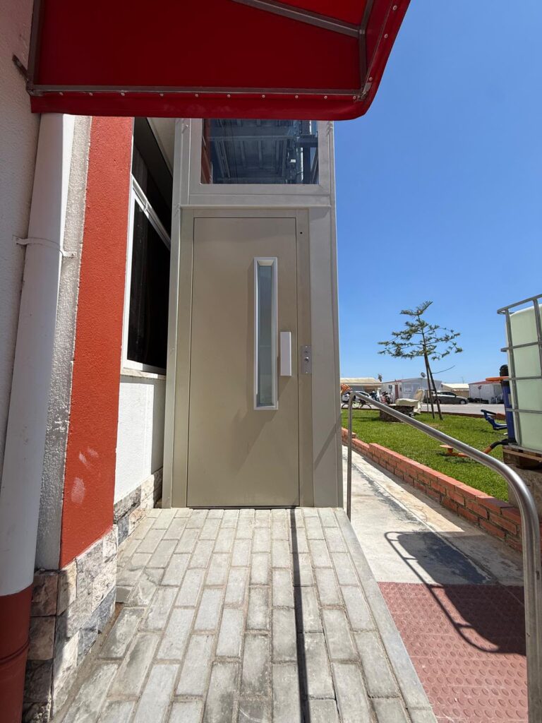 Monta cargas industrial Braga